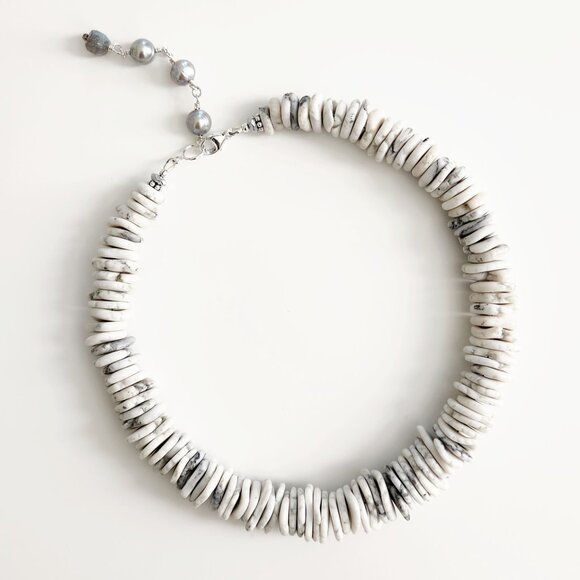 WHITE "PUKA" MAGNESITE NECKLACE - Picture 1 of 2